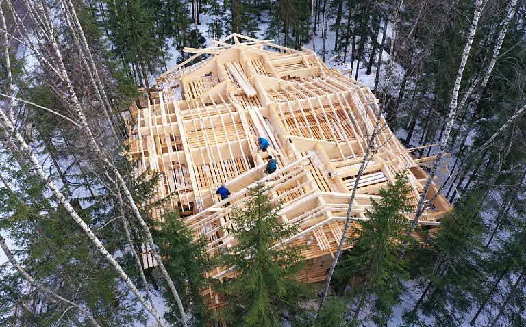 Стропильная система крыши дома из клееного бруса